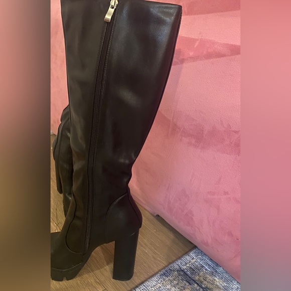Black Knee High Platform Boots - Picture 4 of 4